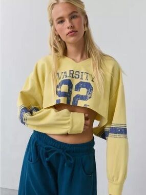 UO Out From Under VARSITY Hang Back V-Neck Long Sleeve Cropped Pullover MEDIUM